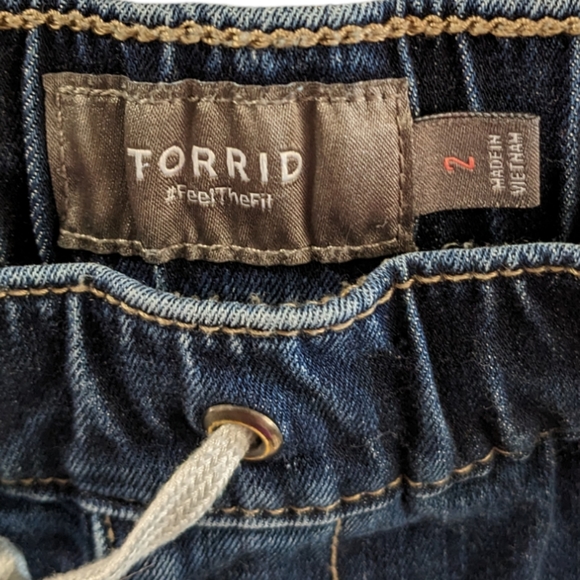 Torrid ankle jeans size 2.  Elastic waist pull on pants with draw string as well - Picture 4 of 6